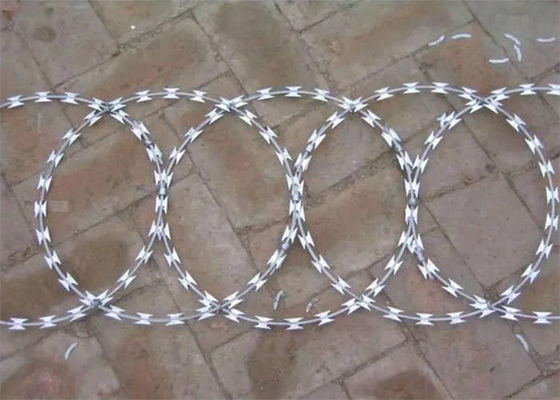 Fabricants de bobines de Concertina soudés par fil de rasoir plat